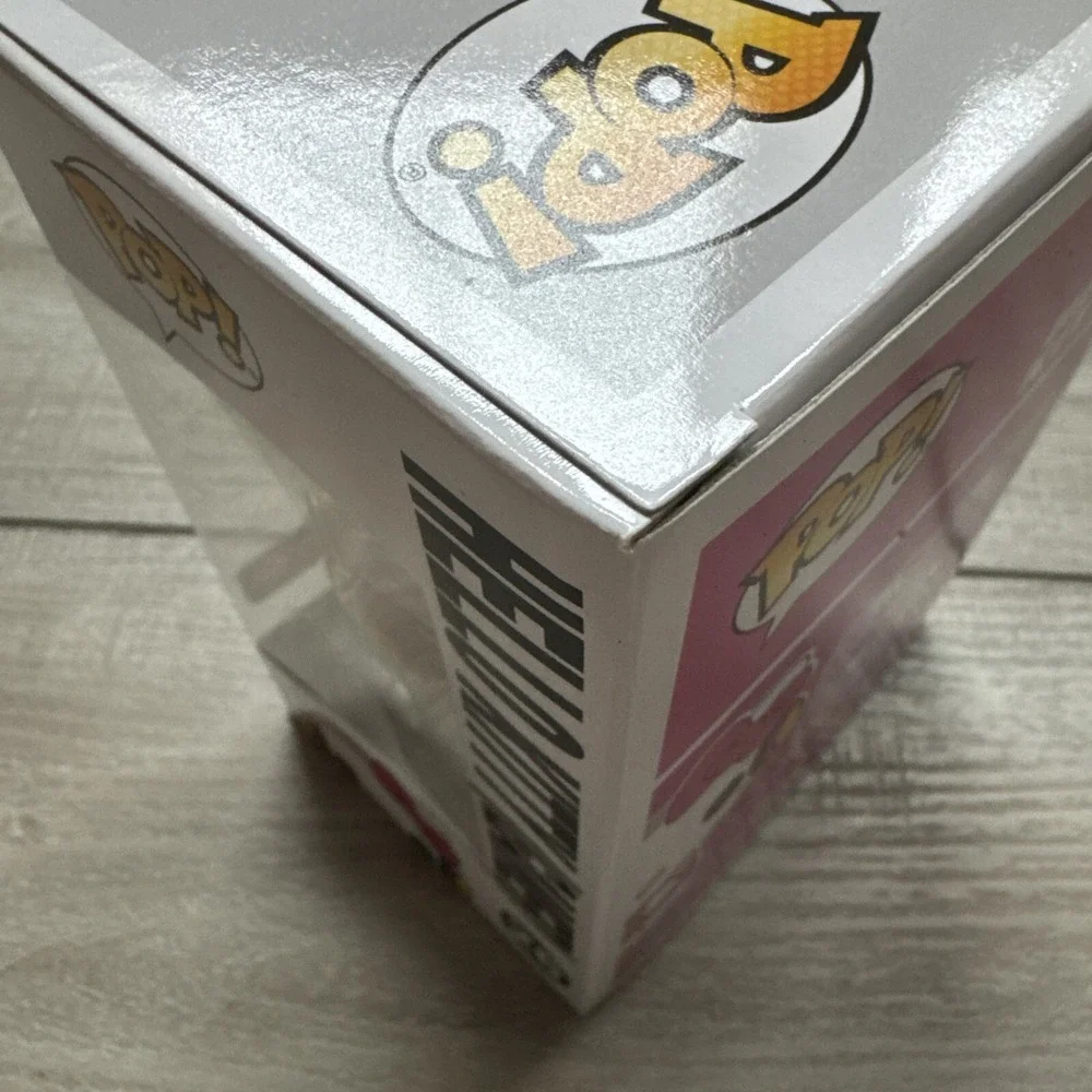 NEW Vaulted‎ Funko POP! Hello Kitty Gamer #26 GameStop Exclusive with Protector